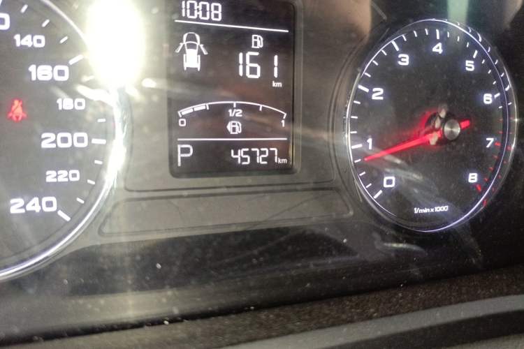Used Roewe RX5 2020 20T Automatic 4G Connect Superior Flagship Edition Odometer Close Up