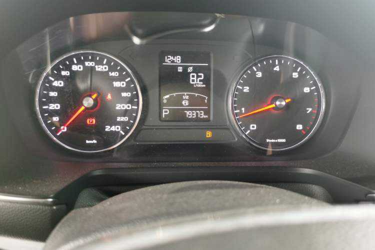 Used Roewe RX5 2020 20T Automatic 4G Connect Superior Flagship Edition Odometer Close Up