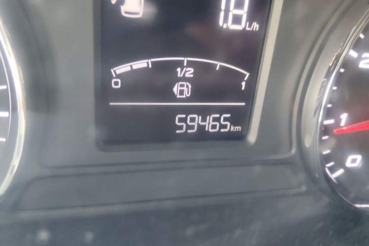 Used Roewe RX5 2020 20T Manual 4G Connect Super-Luxury Flagship Edition Odometer Close Up