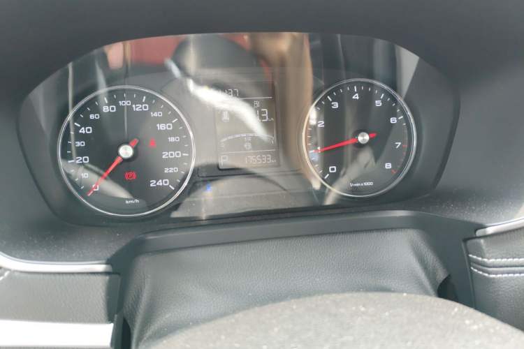 Used Roewe RX5 2020 20T Automatic 4G Connect Superior Flagship Edition Odometer Close Up