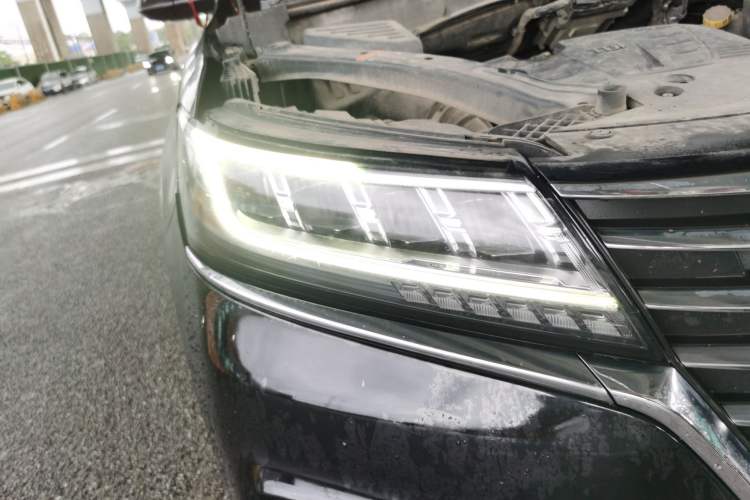 Used Roewe RX5 2020 20T Automatic 4G Connect Superior Flagship Edition Right Front Headlight