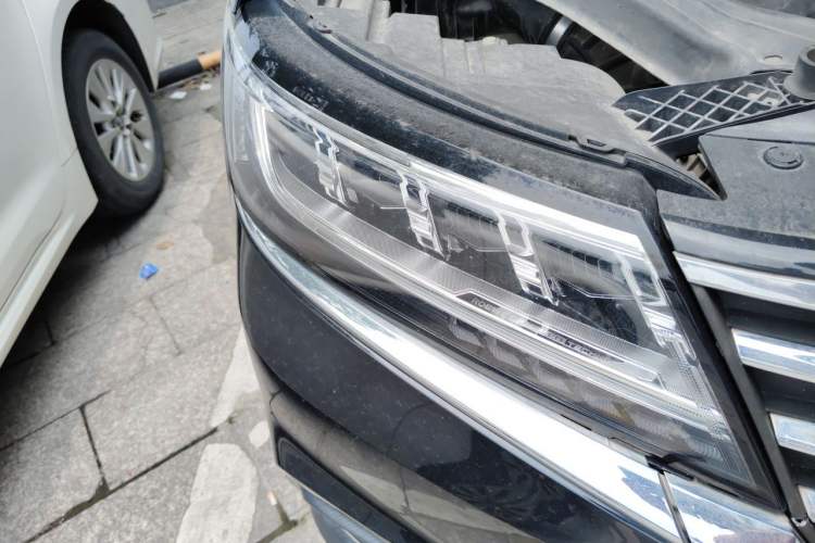 Used Roewe RX5 2020 20T Automatic 4G Connect Superior Flagship Edition Right Front Headlight