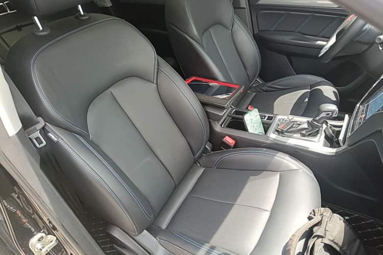Used Roewe RX5 2020 20T Automatic 4G Connected Million-Dollar Flagship Edition Right Front Seat