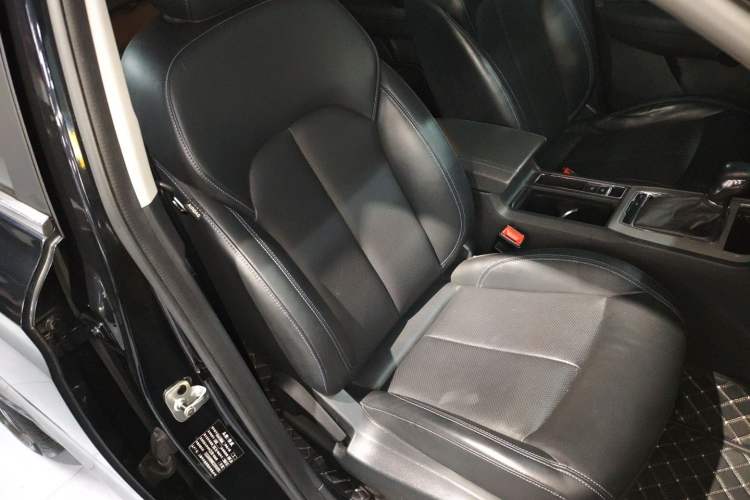Used Roewe RX5 2020 20T Automatic 4G Connected Million Edition Right Front Seat