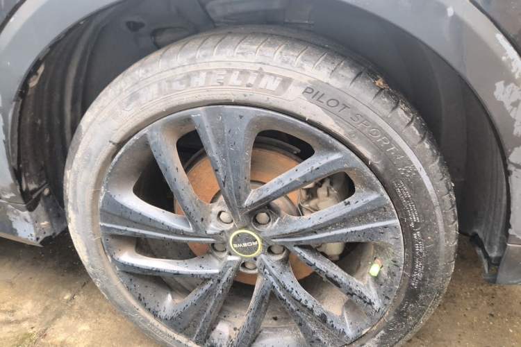 Used Roewe RX5 2020 PLUS 300TGI Automatic Ali National Style Ronglin Edition Right Front Wheel Hub