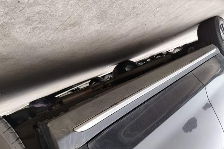 Used Roewe RX5 2020 20T Automatic 4G Connected Million-Dollar Flagship Edition Right Side Sill