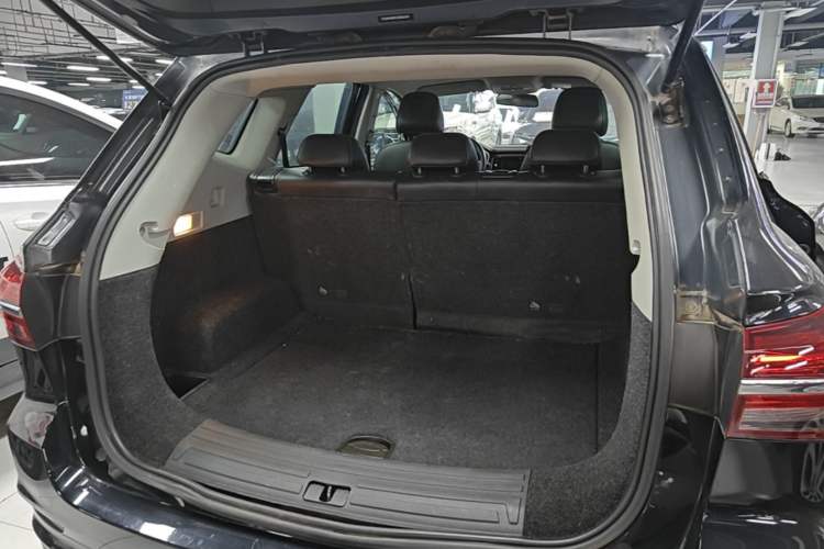 Used Roewe RX5 2020 20T Manual 4G Connect Super-Luxury Flagship Edition Trunk