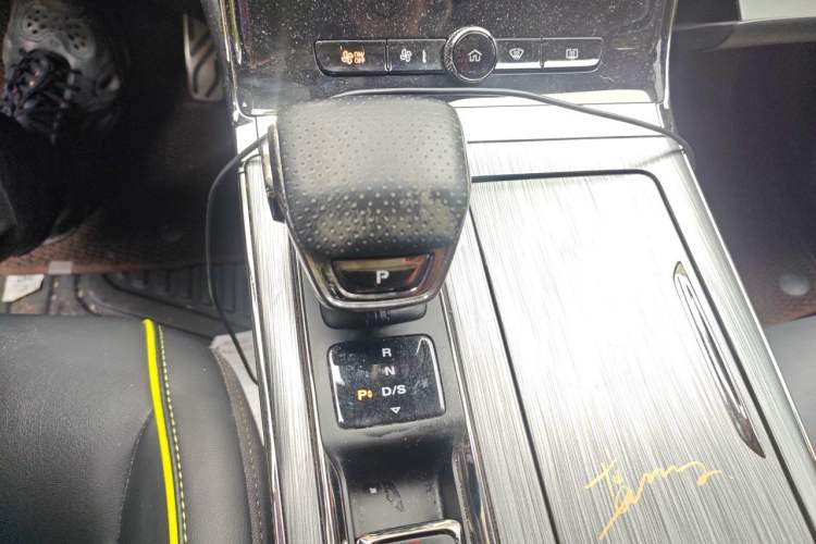 Used Roewe RX5 2020 PLUS 300TGI Automatic Ali National Style Ronglin Edition Gear Lever