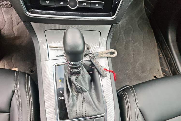 Used Roewe RX5 2020 20T Automatic 4G Connect Excellence Edition Gear Lever