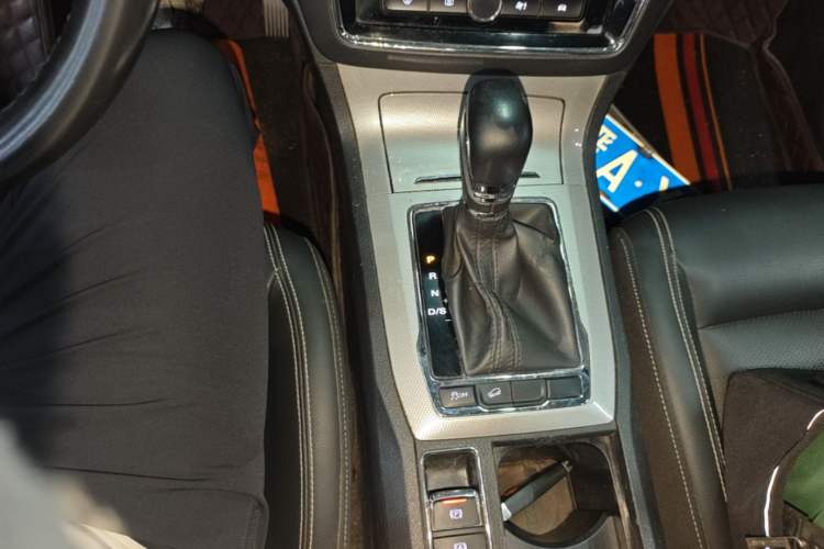 Used Roewe RX5 2020 20T Automatic 4G Connect Superior Flagship Edition Gear Lever