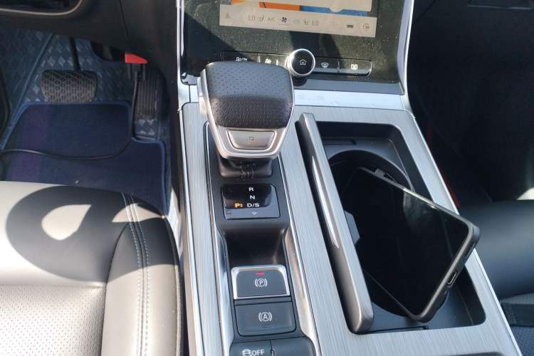 Used Roewe RX5 2020 PLUS 300TGI Automatic Ali National Trend Flagship Edition Gear Lever