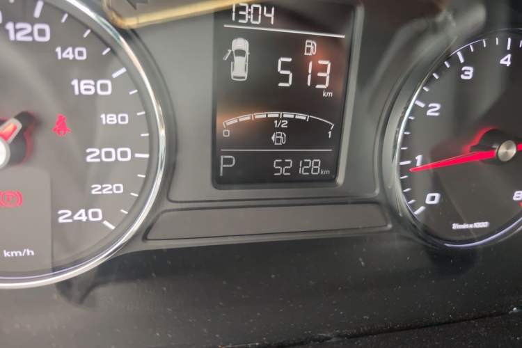 Used Roewe RX5 2020 20T Automatic 4G Connect Superior Flagship Edition Odometer Close Up
