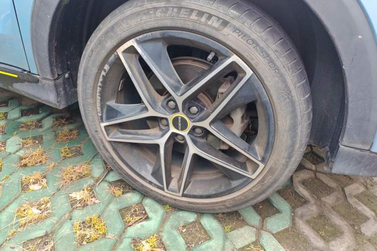 Used Roewe RX5 2020 PLUS 300TGI Automatic Ali National Style Ronglin Edition Right Front Wheel Hub