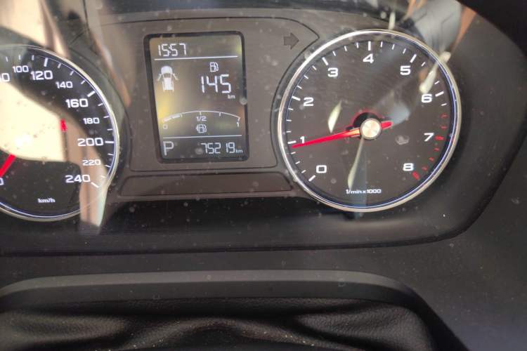 Used Roewe RX5 2020 20T Automatic 4G Connect Superior Flagship Edition Odometer Close Up