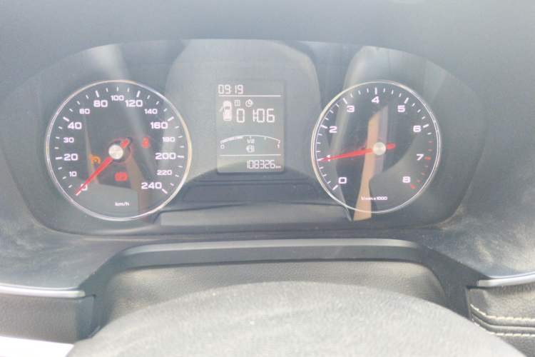 Used Roewe RX5 2020 20T Manual 4G Connect Super-Luxury Flagship Edition Odometer Close Up