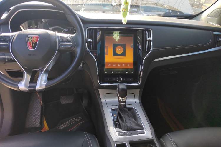 Used Roewe RX5 2020 20T Automatic 4G Connected Million Edition Audio And AC Panel