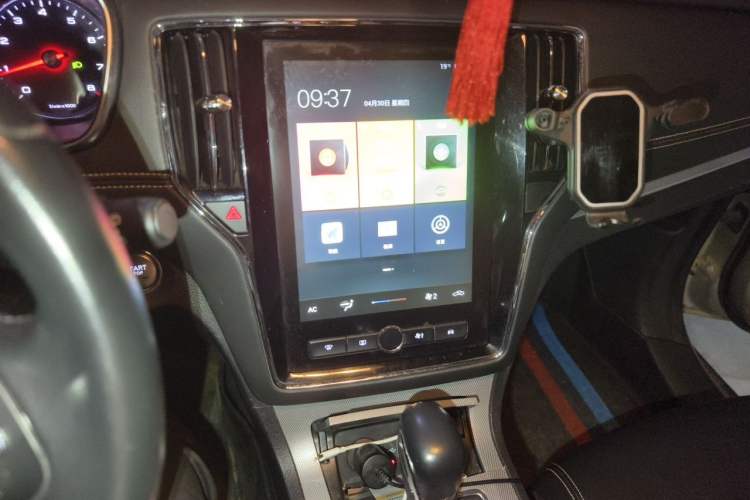 Used Roewe RX5 2020 20T Automatic 4G Connected Million Edition Audio And AC Panel