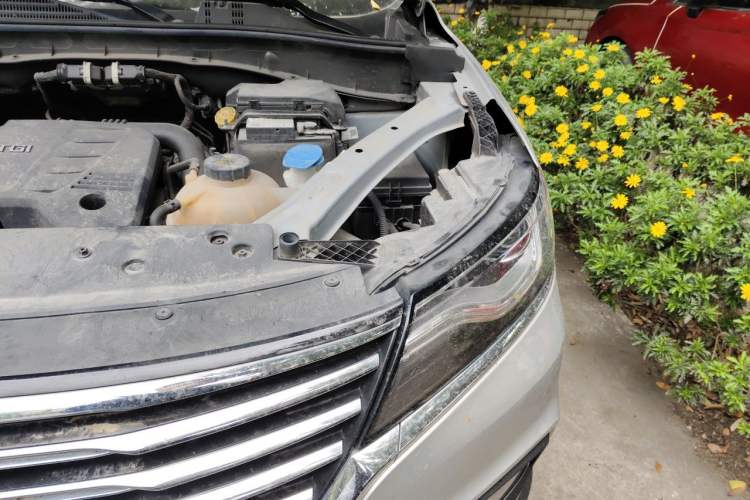 Used Roewe RX5 2020 20T Automatic 4G Connected Million Edition Engine Bay Left
