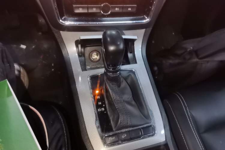Used Roewe RX5 2020 20T Automatic 4G Connect Superior Flagship Edition Gear Lever