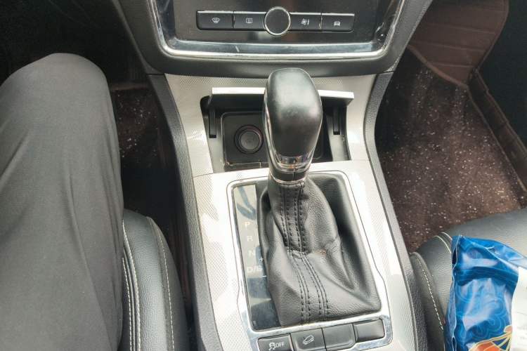 Used Roewe RX5 2020 20T Automatic 4G Connected Million Edition Gear Lever