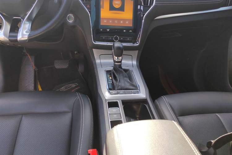 Used Roewe RX5 2020 20T Automatic 4G Connected Million Edition Gear Lever