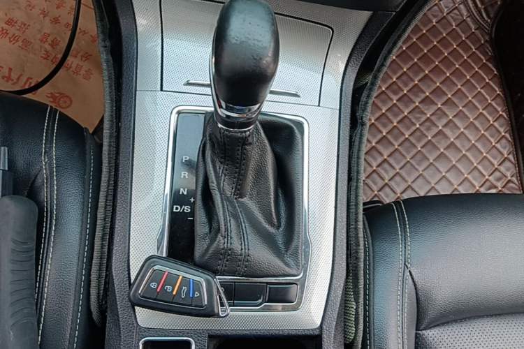 Used Roewe RX5 2020 20T Automatic 4G Connected Million-Dollar Flagship Edition Gear Lever