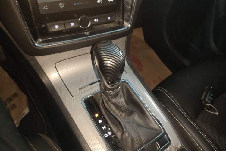 Used Roewe RX5 2020 20T Automatic 4G Connected Million Edition Gear Lever