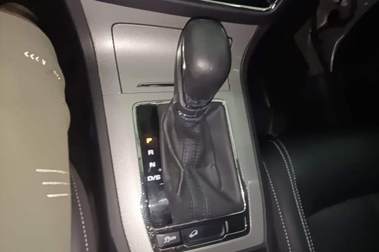 Used Roewe RX5 2020 20T Automatic 4G Connect Superior Flagship Edition Gear Lever