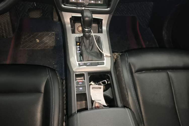 Used Roewe RX5 2020 20T Automatic 4G Connected Million Edition Gear Lever