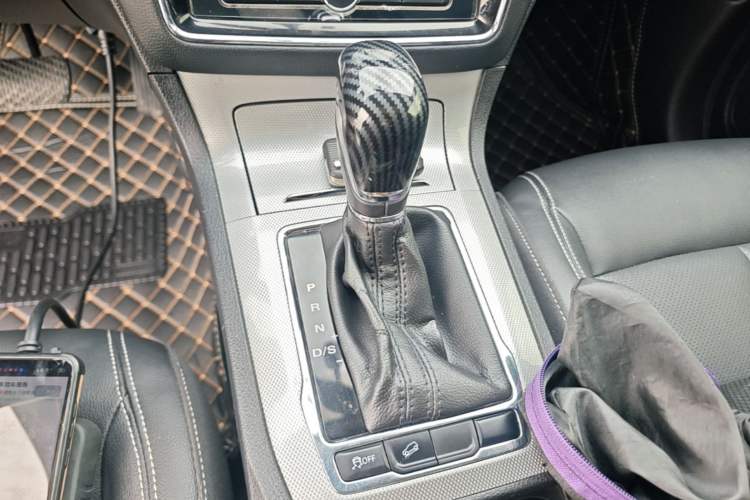 Used Roewe RX5 2020 20T Automatic 4G Connected Million-Dollar Flagship Edition Gear Lever