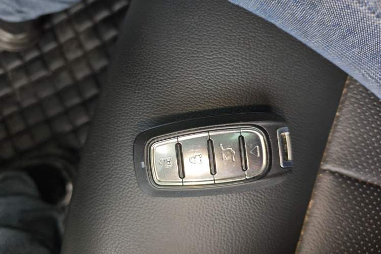 Used Roewe RX5 2020 20T Automatic 4G Connected Million Edition Interior 1