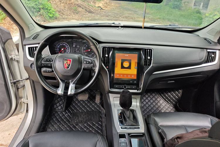Used Roewe RX5 2020 20T Automatic 4G Connected Million Edition Interior 2