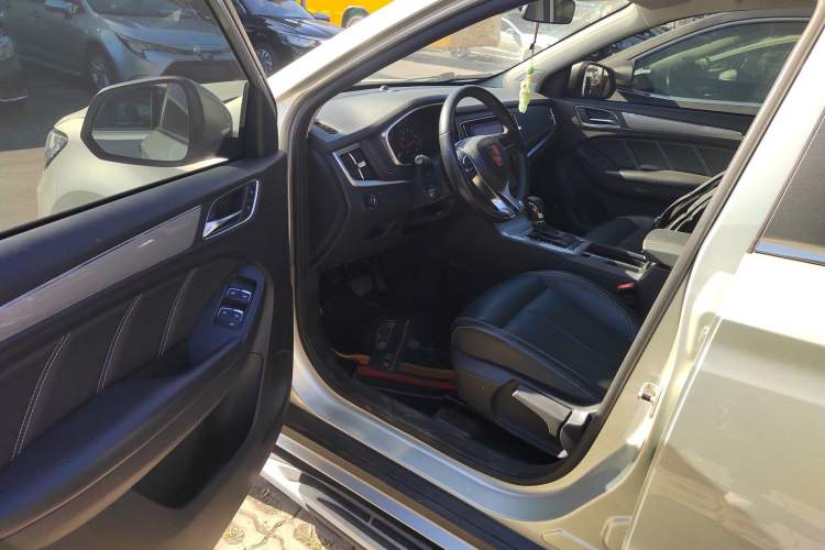 Used Roewe RX5 2020 20T Automatic 4G Connected Million Edition Interior 3