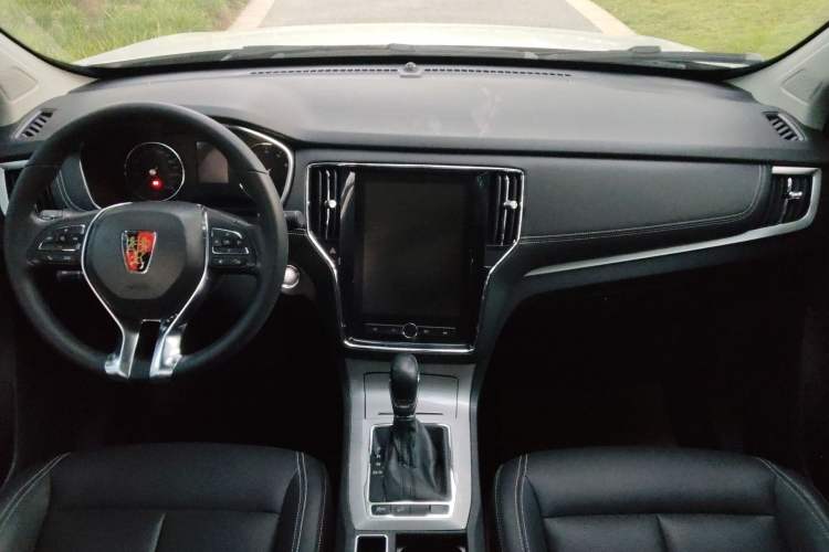 Used Roewe RX5 2020 20T Automatic 4G Connected Million Edition Interior 5