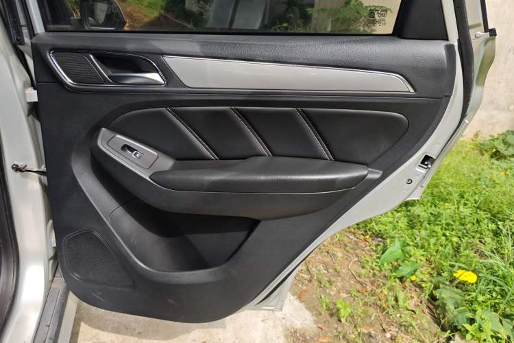 Used Roewe RX5 2020 20T Automatic 4G Connected Million Edition Interior 6