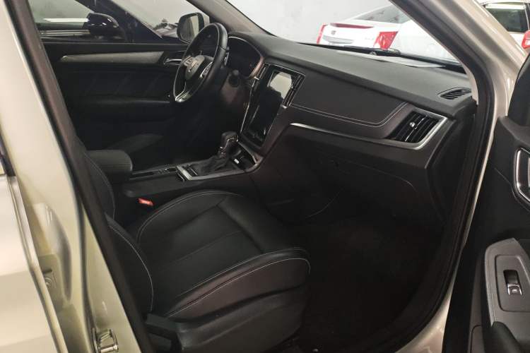 Used Roewe RX5 2020 20T Automatic 4G Connected Million Edition Interior 7