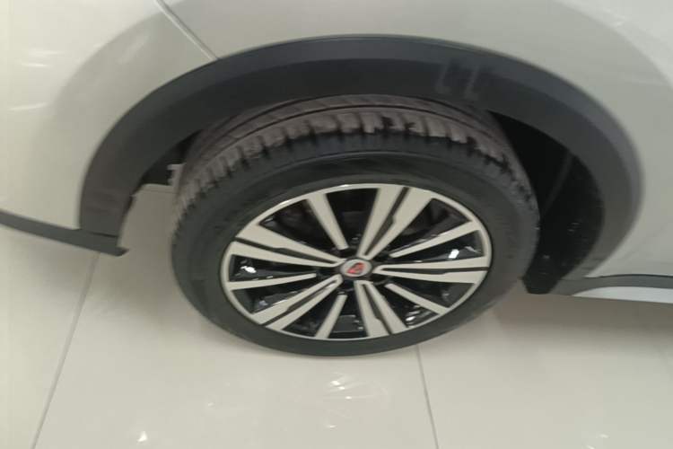 Used Roewe RX5 2020 20T Automatic 4G Connect Superior Flagship Edition Left Front Wheel Hub