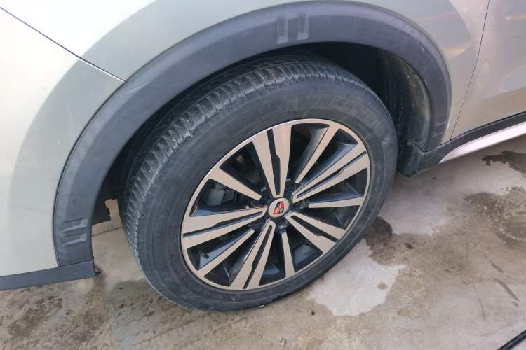 Used Roewe RX5 2020 20T Automatic Ali Smart Connectivity Beyond Intelligent Edition Left Front Wheel Hub