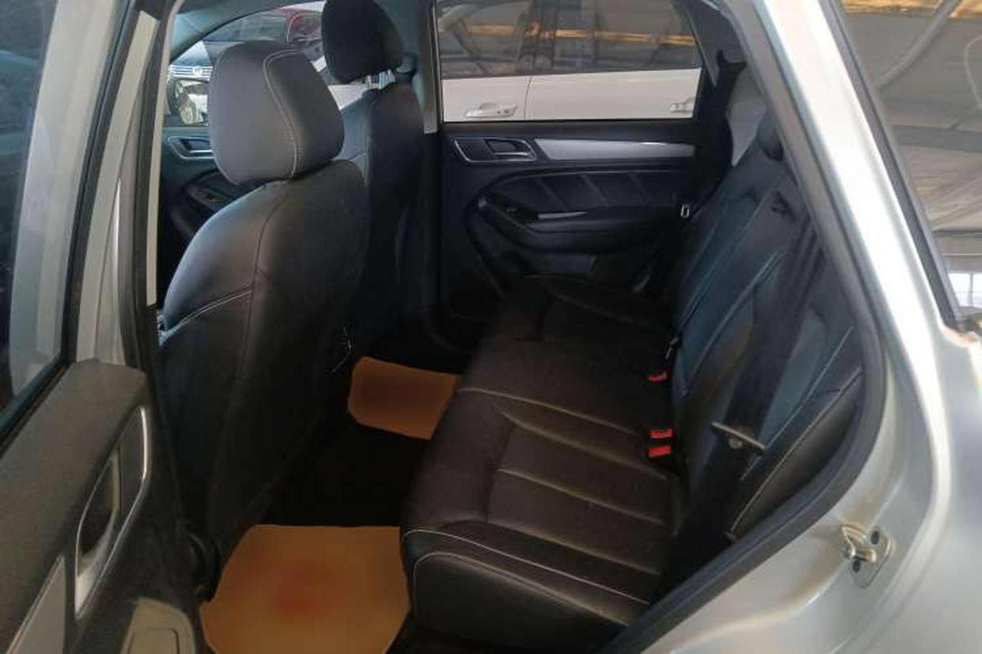 Used Roewe RX5 2020 20T Automatic 4G Connected Million Edition Left Rear Seat