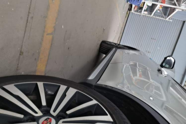 Used Roewe RX5 2020 20T Automatic 4G Connect Superior Flagship Edition Left Side Sill