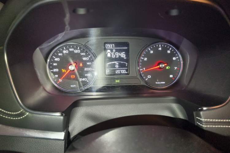 Used Roewe RX5 2020 20T Automatic 4G Connected Million Edition Odometer Close Up