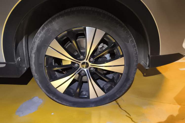 Used Roewe RX5 2020 PLUS 300TGI Automatic Ali National Trend Flagship Edition Right Front Wheel Hub