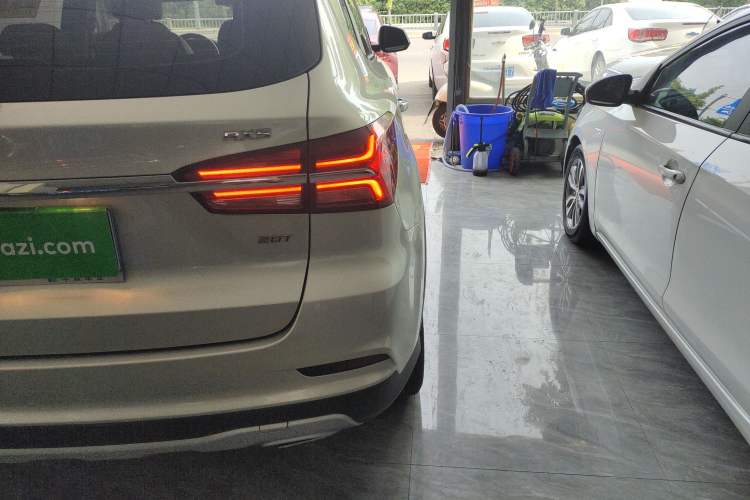 Used Roewe RX5 2020 20T Automatic 4G Connected Million Edition Right Rear Taillight