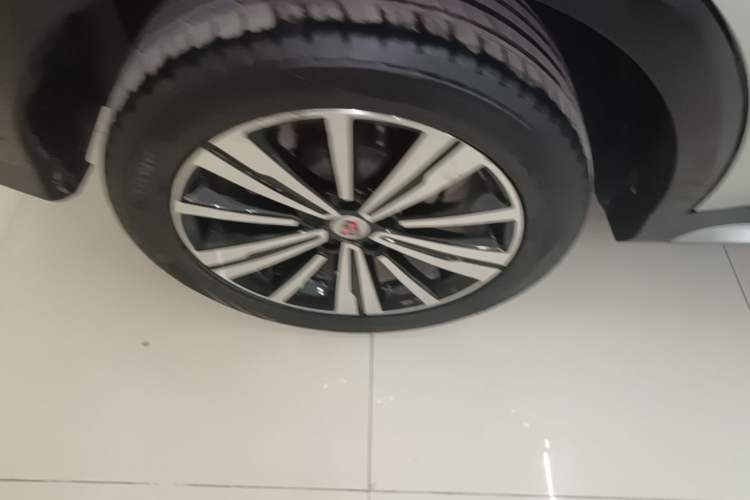 Used Roewe RX5 2020 20T Automatic 4G Connect Superior Flagship Edition Right Rear Wheel Hub