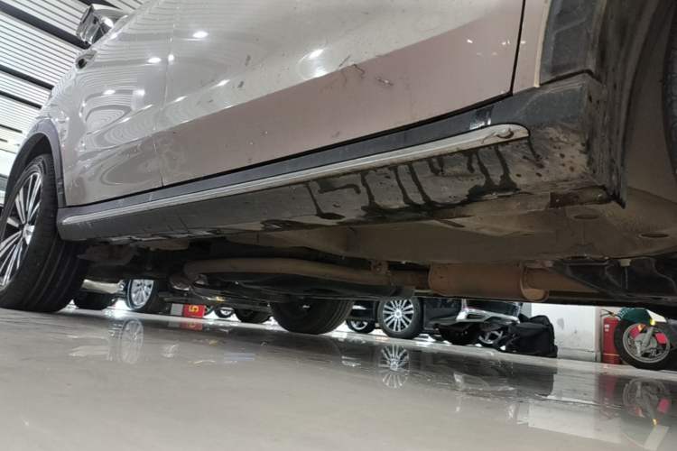 Used Roewe RX5 2020 20T Automatic 4G Connected Million Edition Right Side Sill