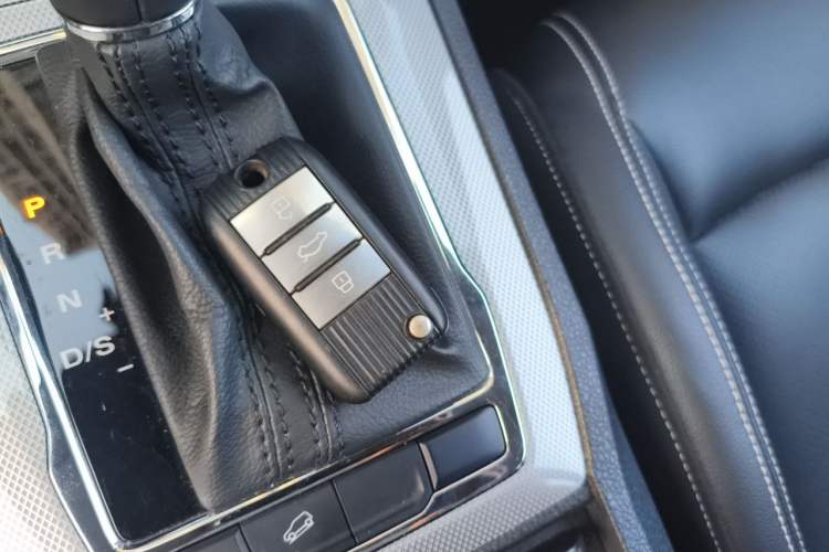 Used Roewe RX5 2020 PLUS 300TGI Automatic Ali National Style Luxury Edition Vehicle Key