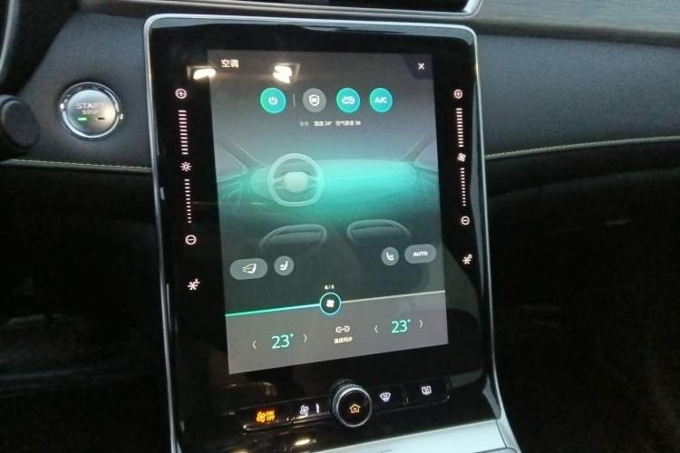 Used Roewe RX5 2020 PLUS 300TGI Automatic Ali National Trend Flagship Edition Audio And AC Panel