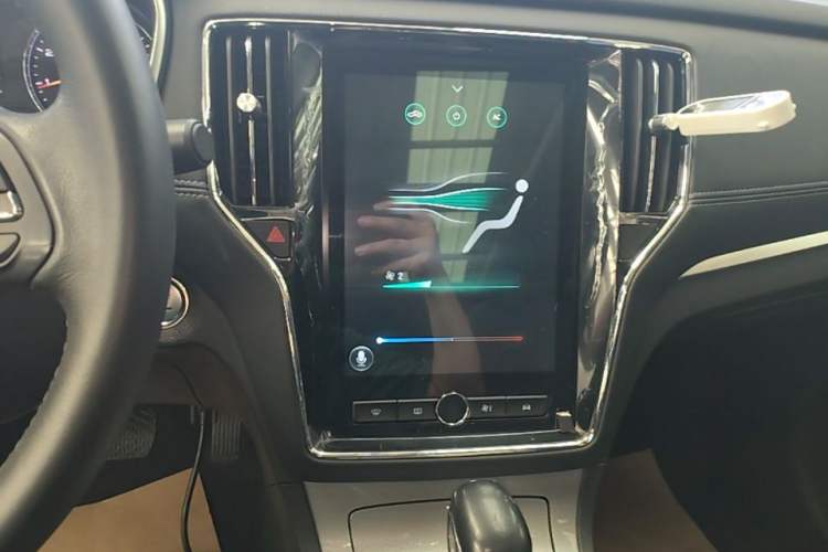 Used Roewe RX5 2020 20T Automatic 4G Connected Million Edition Audio And AC Panel