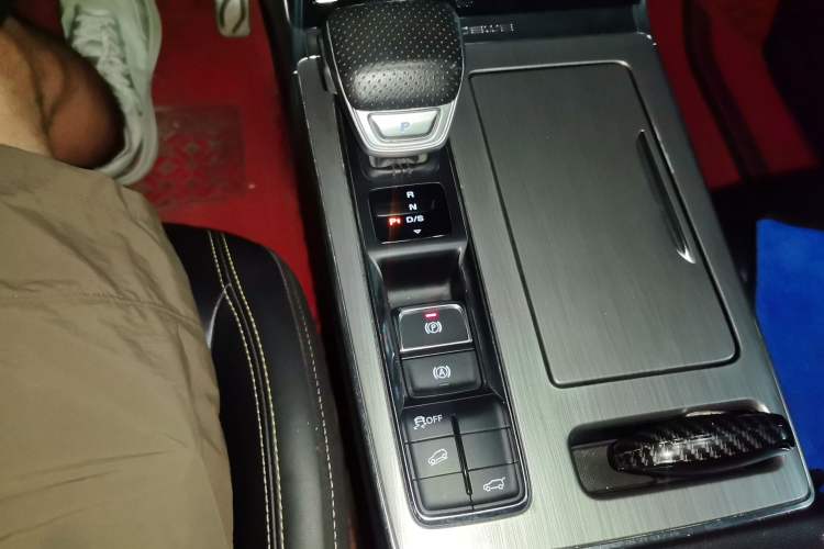 Used Roewe RX5 2020 PLUS 300TGI Automatic Ali National Style Ronglin Edition Gear Lever