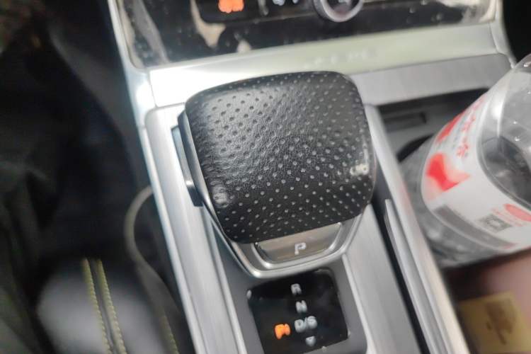 Used Roewe RX5 2020 PLUS 300TGI Automatic Ali National Trend Flagship Edition Gear Lever